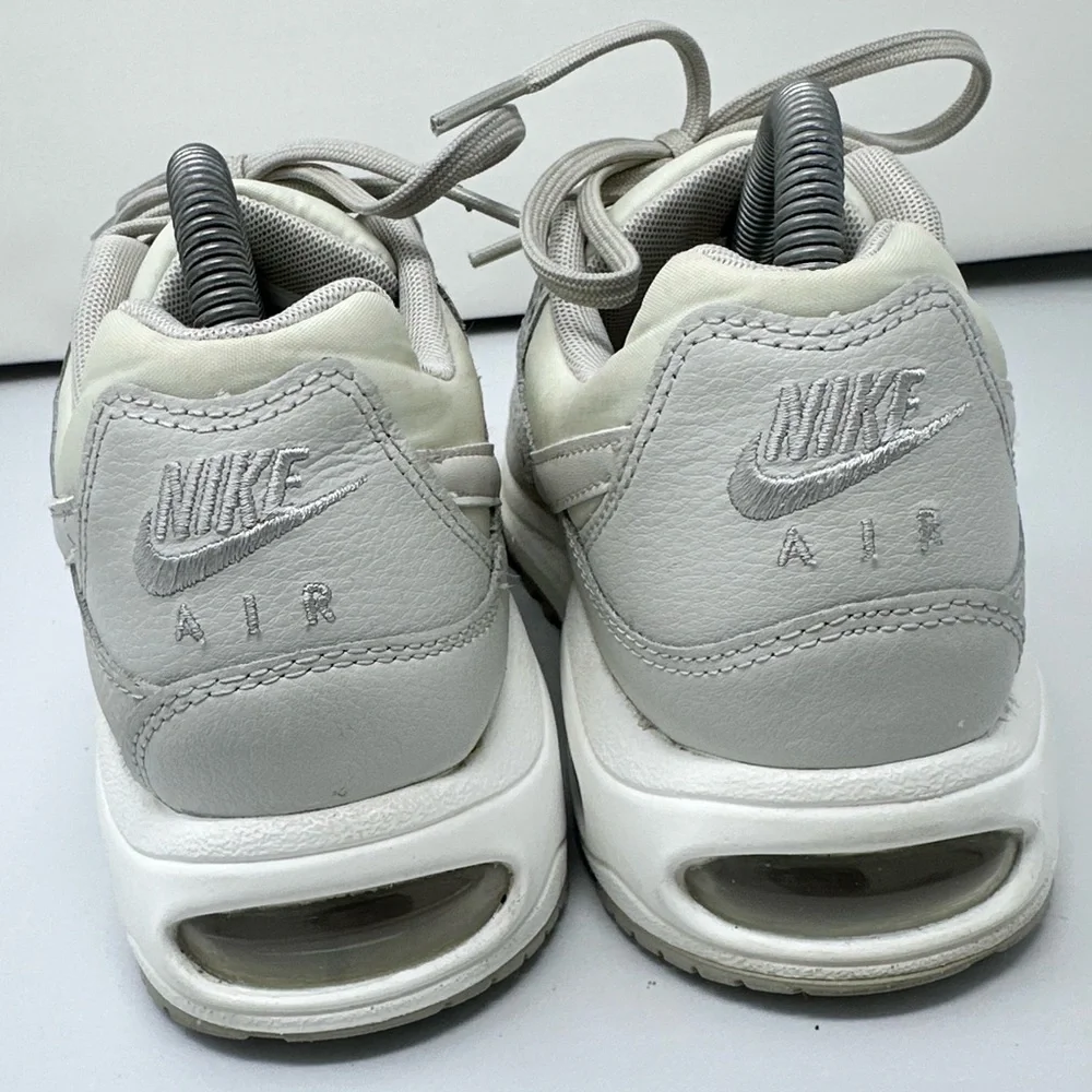 Women’s Nike Air Max Light Gray Athletic Shoes size 7.5